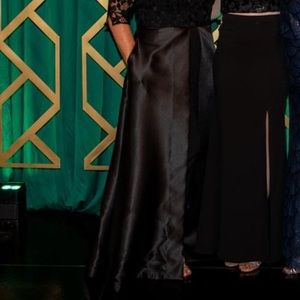 Kay Unger New York - 3/4 sleeve walk through gown